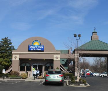 Days Inn & Suites; Lexington, KY