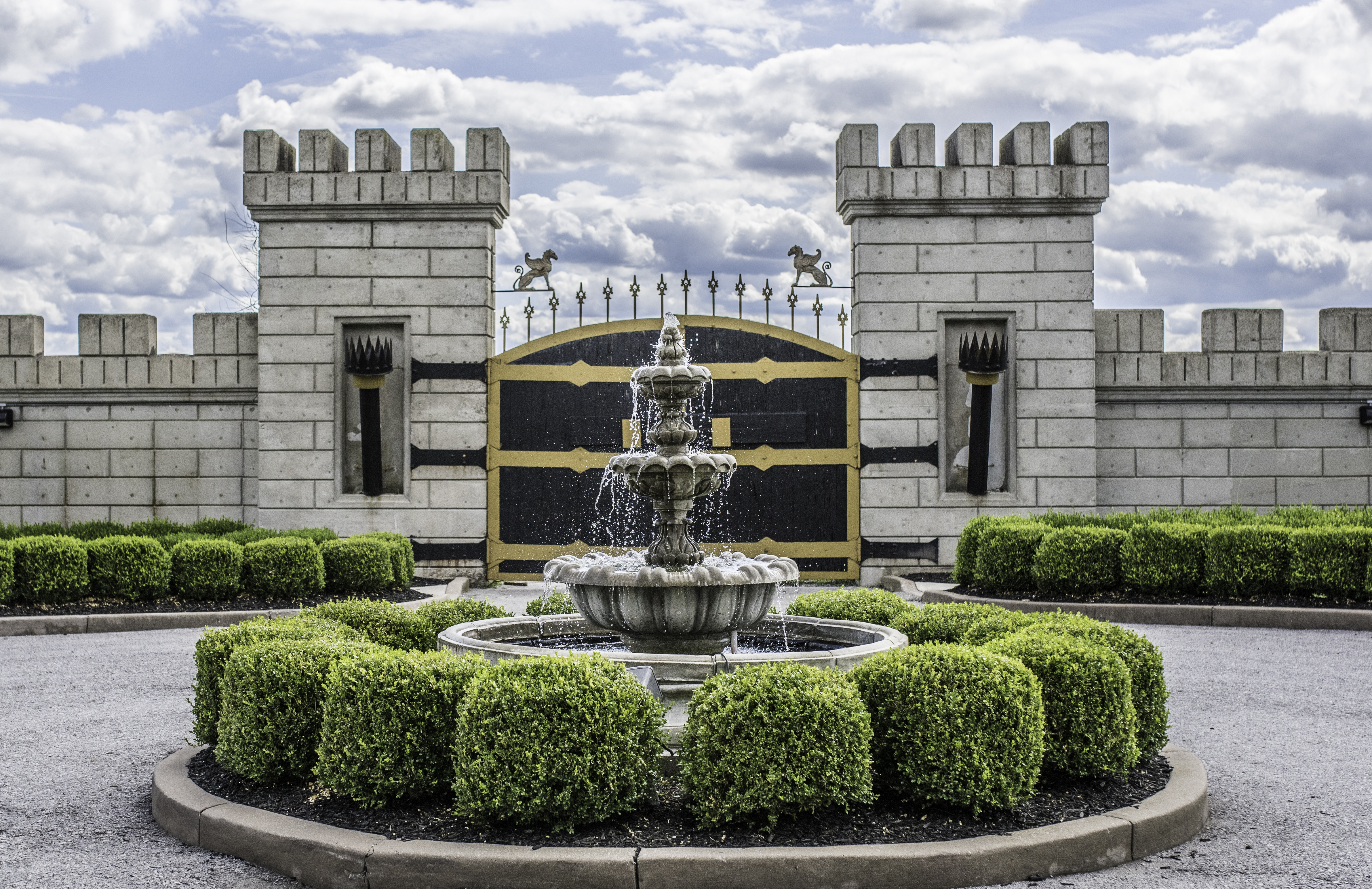 Front-Gate-at-The-Kentucky-Castle